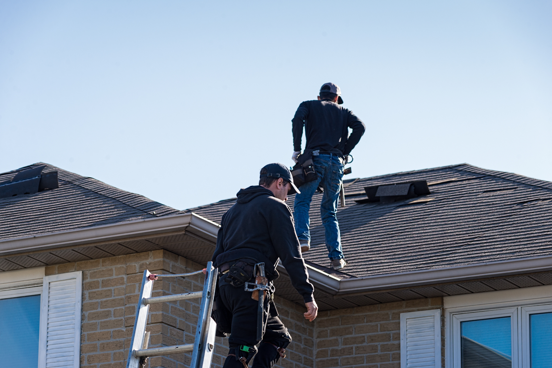 Roof inspection crew in Tampa Bay FL